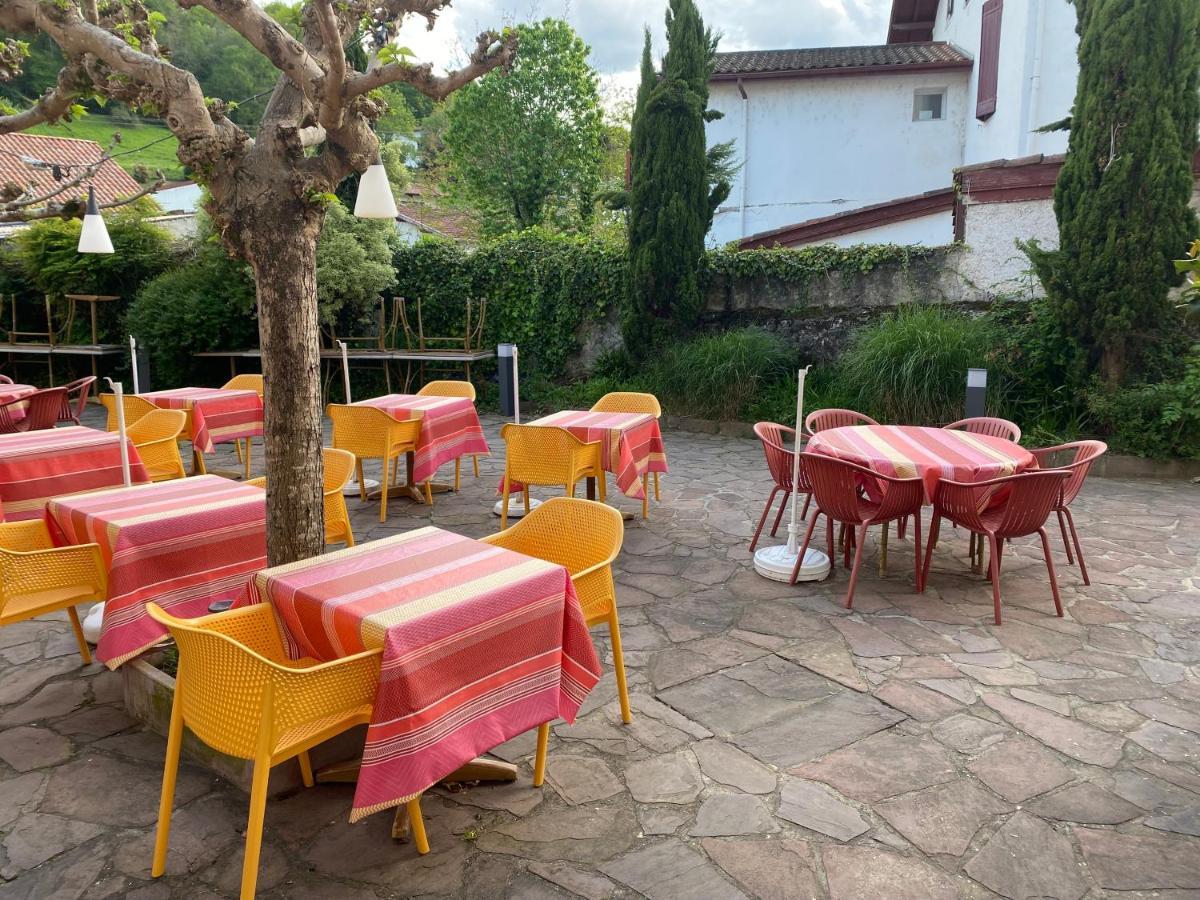 Hotel Juantorena Saint-Etienne-de-Baigorry Exteriör bild